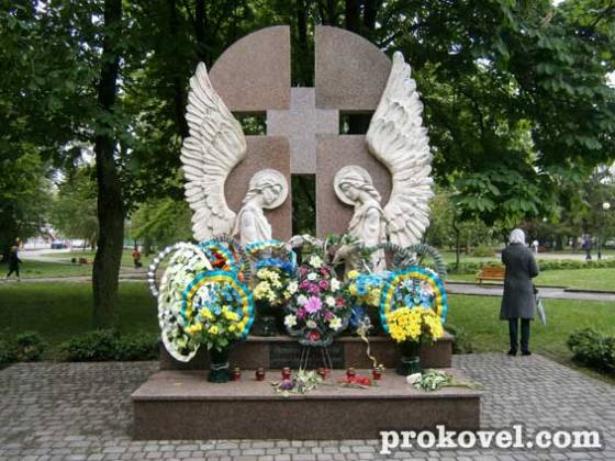 У Ковелі біля Хреста пам&rsquo;яті жертв більшовицького терору