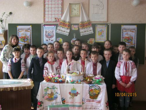 У Ковелі учні і вчителі шанують Великодні традиції.
