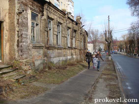 У Ковелі пам&rsquo;ятка архітектури стала пристанищем для безхатченків
