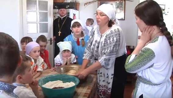 У Люблинці діти пекли паски для бійців АТО