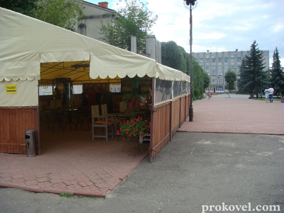 Ковельські депутати зацікавилися діяльністю &laquo;пересувної тимчасової споруди&raquo;, що біля парку Лесі Українки